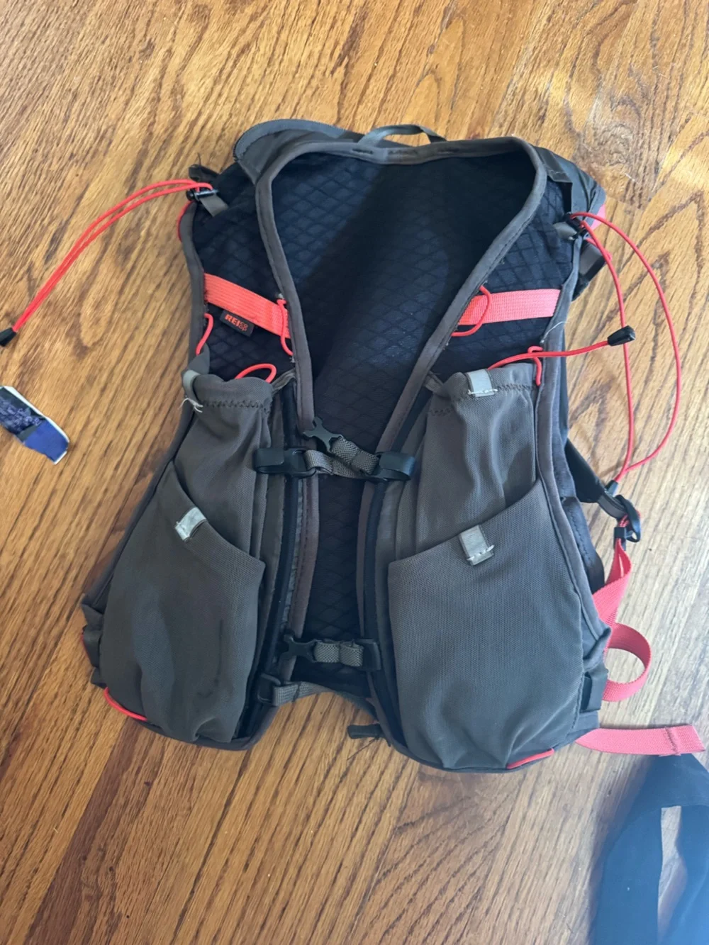 Lightweight Men's Running Vest Pack in Gray with Coral Accents